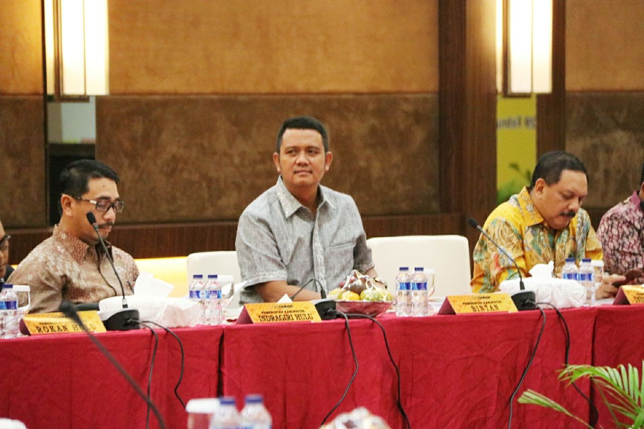 Bupati Bintan Apri Sujadi saat menghadiei Rapat Umum Pemegang Saham Bank Riau Kepri