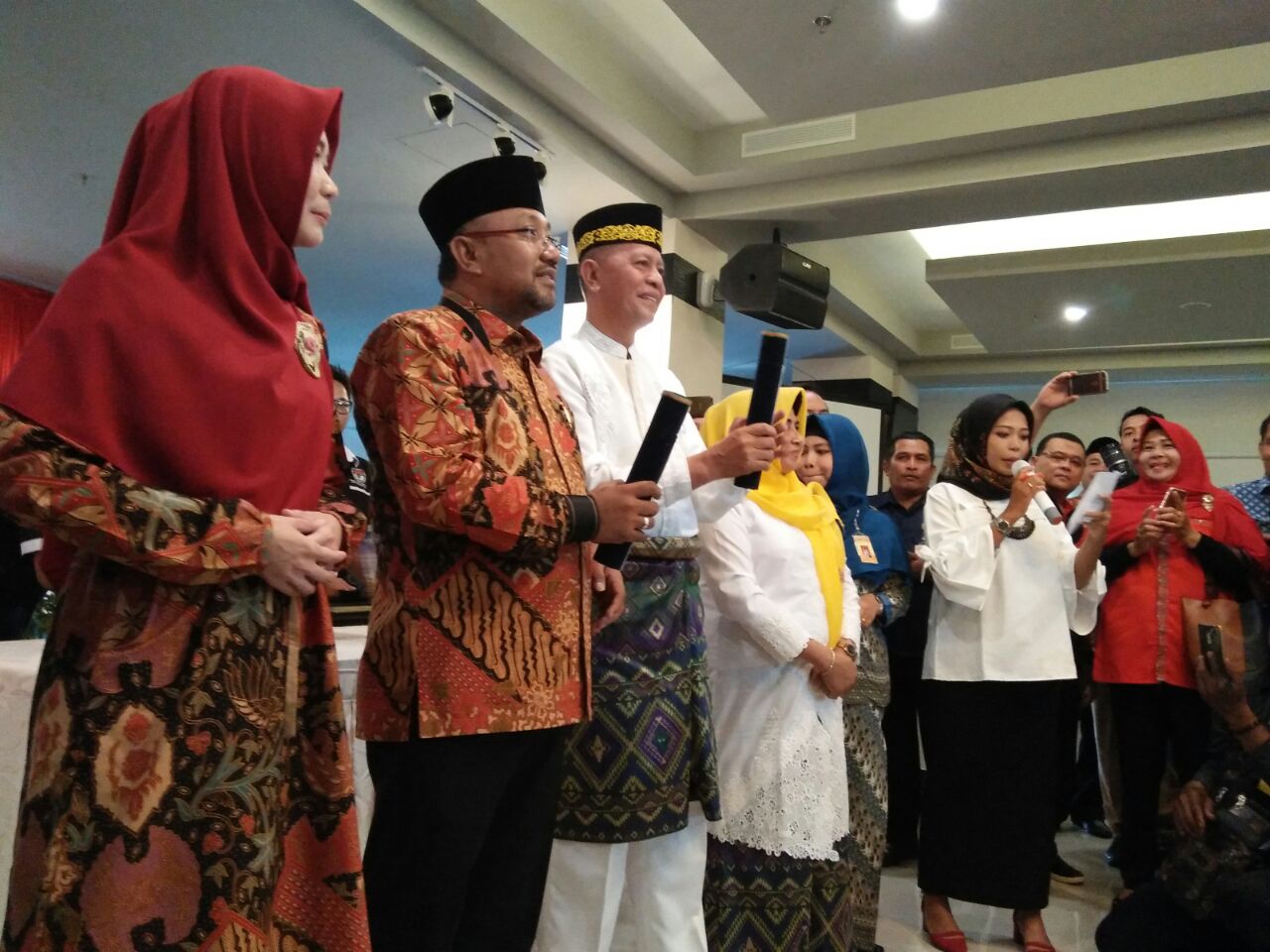Dua paslon Walikota Tanjungpinang yang akan maju saat mengambil No urut