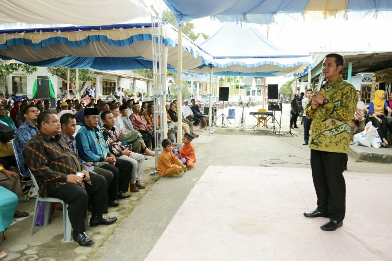 Bupati Bintan Apri Sujadi, saat kunjungan kerja ke Desa Mantang Besar