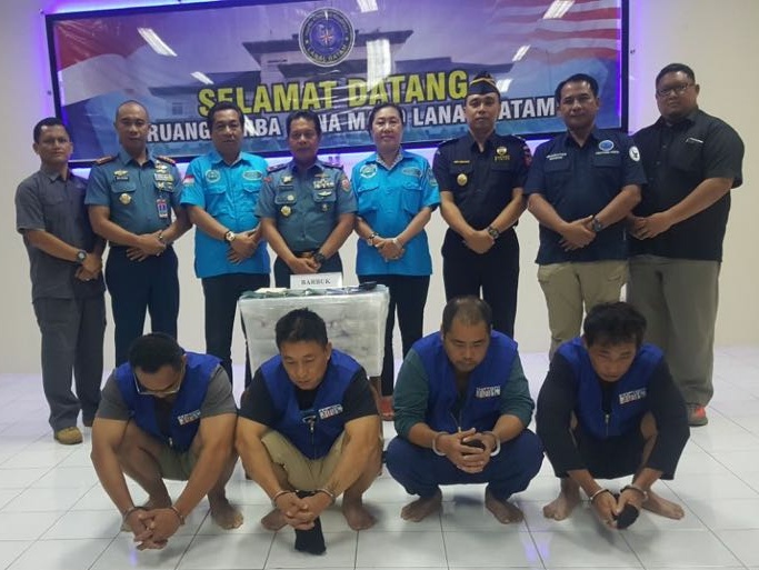 Foto Lantamal IV Tanjungpinang menyerahkan 4 tersangka serta BB ke BNN RI