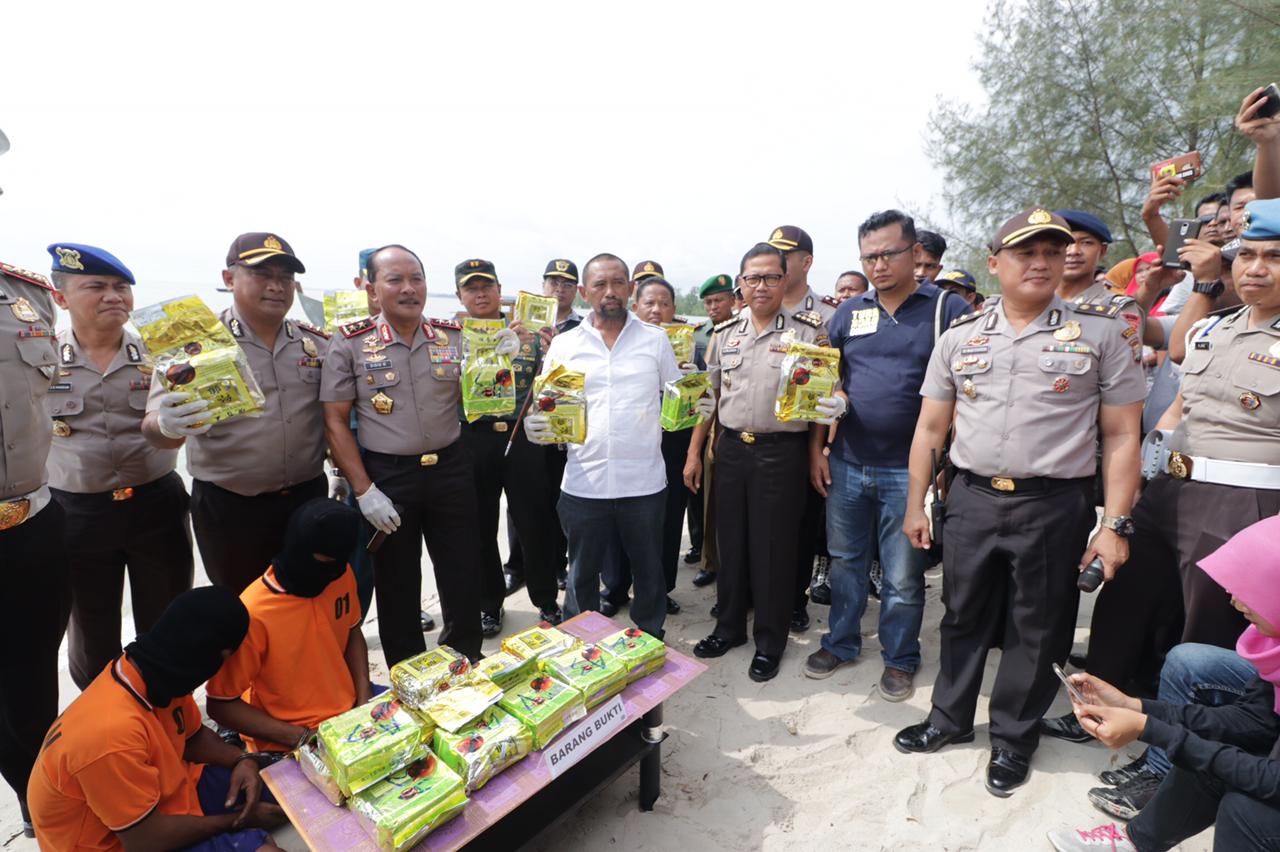 Kapolda Kepri Irjen Pol Drs. Didid Widjanardi, SH beserta jajaran saat release Narkorika