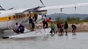 Roda Mengalami Gangguan, Pesawat Dari Anambas Mendarat Darurat di Pantai