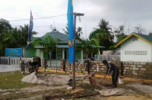 Di Desa Pongkor, Lanal Tanjung Balai Karimun Gelar Karya Bhakti