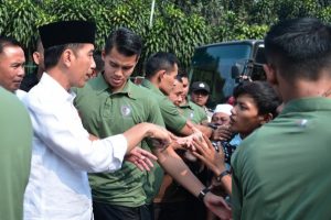 Harapan Presiden Jokowi Saat Para Wartawan Beri Kejutan Diultahnya ke-57