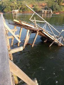Dihantam Arus Sungai, Jembatan di Desa Marok Tua Lingga Roboh