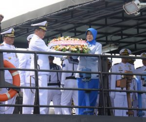 Peringati Hari Pahlawan, Lantamal IV Tanjungpinang Tabur Bunga di Laut