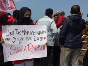 Mahasiswa Demo Tuntut Hentikan Reklamasi