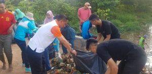 Tiga Dinas Gotong Royong Tindaklanjut Tumpukan Sampah di Kali Pinang Kencana