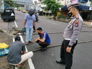 Antisipasi Balap Liar, Polres Tanjungpinang Pasang “Pita Penggaduh” di Jalan Wiratno