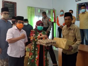 Jelang Hari Raya, Pemko Bagikan 860 Bingkisan Sembako Kepada RT/RW