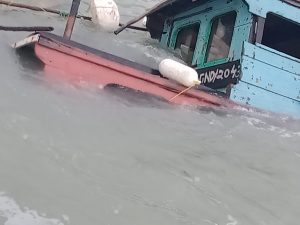 Kapal Nelayan Karimun Ditemukan Tenggelam di Selat Malarko