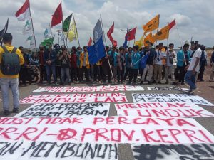 Tak Digubris Oleh DPRD, Massa Demonstrasi Pilih Bubarkan Diri