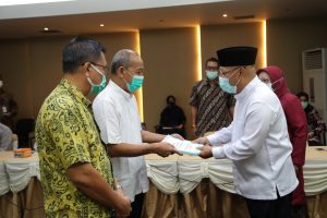 BP Batam Santuni Anak Yatim Pegawai dan Purnabakti yang Sakit