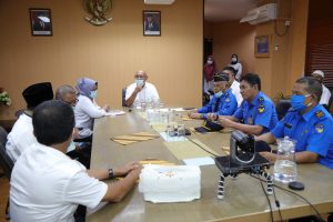 Wahjoe Triwidijo Serahkan 7 SK Pensiun Pegawai BP Batam