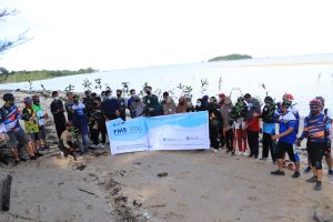 Tins Cycling Club Kundur dan HIMAP2K Melakukan Penanaman Mangrove