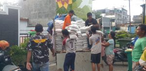 Kabaharkam Polri Kirim Bantuan 15 Ton Beras dan 750 Dus Mie Instan untuk Korban Banjir Kota Medan