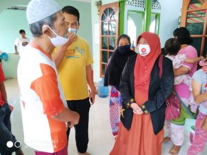 PKS Tanjungpinang Bagikan 1000 Paket Nasi Bungkus Kepada Warga Korban Banjir