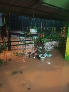 Banjir Setinggi Pinggang Rendam Perumahan Permata Kharisma