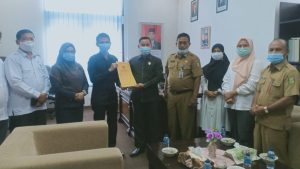 KPU Serahkan Dokumen Pengangkatan Bupati dan Wakil Bupati Kuansing ke DPRD