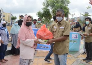 SMSI Kota Batam Berbagi, Ratusan Paket Sembako Dibagikan Ke Masyarakat