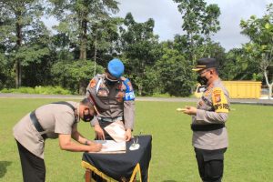 Kapolres Kuansing Pimpinan Upacara Sertijab Kasat Narkoba dan Kapolsek Kuantan Tengah