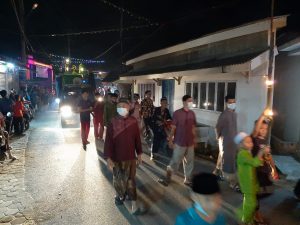 Warga Kampung Bugis Gelar Pawai Obor Sambut Lebaran