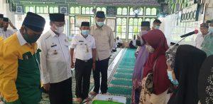 Safari ke Kecamatan Enok Bupati Inhil Salurkan Paket Ramadhan Baznas