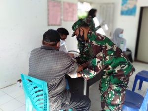 Dukung Program Pemerintah, Lanal TBK Gelar Vaksinasi di Desa Jang