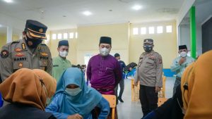 Bupati Lingga dan Kabid Humas Polda Kepri Tinjau Lokasi Vaksinasi Anak di Dabo Singkep