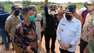 Gubernur Riau Tinjau Kondisi Jalan Lintas Pesisir Rokan Hilir