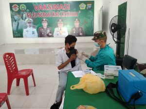 Ratusan Pelajar Antusias Ikuti Vaksinasi Go To School Gurindam 12 Kodim 0317/TBK