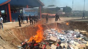 Bea Cukai Kepri Musnahkan Ribuan Rokok dan Miras Ilegal