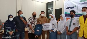 79 Siswa dan Mahasiswa Berprestasi Kuansing Terima Beasiswa PT RAPP