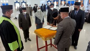Lantik Pejabat Tinggi Pratama, Bupati Lingga Tekankan Prestasi Kerja