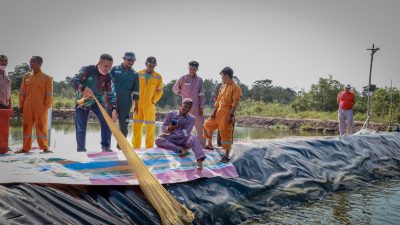 Pemkab Lingga Tingkatkan Ekonomi Masyarakat Melalui Program Udang Vanamei