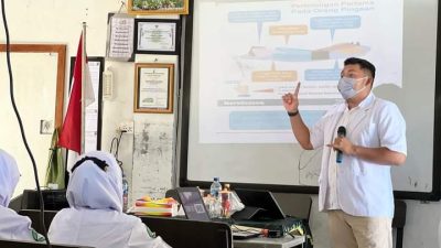 dr. Jajang Bangga Bisa Berbagi Ilmu Kepada Siswa-Siswi SMP Negeri 2 Siantan
