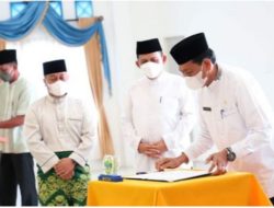 Ansar Tandatangani SK Guru PTK Non ASN di Kabupaten Lingga