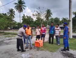 Satpolairud Polres Bintan Berikan Bantuan Life Jacket ke Nelyan