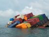 Kapal Tongkang Muatan Ratusan Kontainer Nyaris Tenggelam di Perairan Karimun