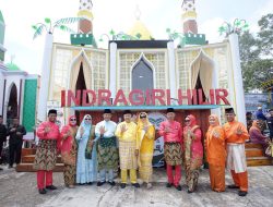 Bupati Inhil Berbagi Tanjak di Pawai Ta’aruf MTQ ke-40 Provinsi Riau 2022