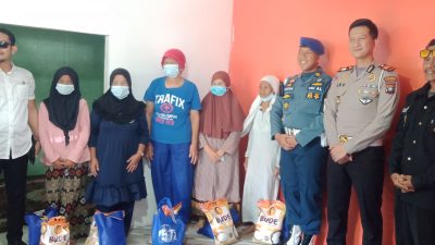 Pengabdian 10 tahun Alumni TNI-Polri, Lanal TBK dan Polres Karimun Berbagi