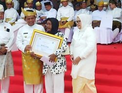 Almarhum H. Akmal Atattrick Mendapat Piagam Penghargaan Sebagai Pejuang Provinsi Kepri