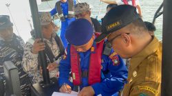 Satpolair Polres Karimun Jemput 2 Nelayan Terdampar di Perairan Malaysia