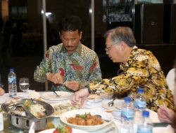 HM Rudi Perkenalkan Gongong Makan Khas Kepri ke Gan Kim Yong