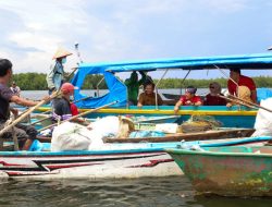 Nelayan Bisa Dapat Uang dari Kumpulkan Sampah Laut