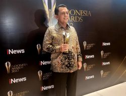 Ansar Terima Anugerah Indonesia Award Inews