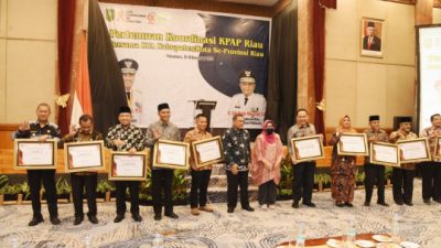 Syamsuddin Uti Terima Penghargaan Dari KPA Riau
