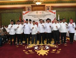Jusuf Kalla Lantik Ketua Dewan Kehormatan dan Pengurus PMI Kepri