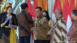 Gubernur Kepri Terima Penghargaan dari Presiden Jokowi, Sebagai Provinsi Terbaik Tangani COVID-19