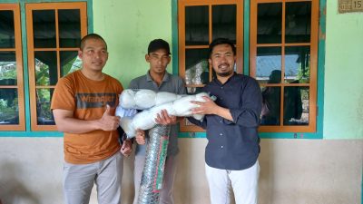 Dewan Muda Kepri Syahid Ridho Serahkan Bantuan Alat Tangkap Ikan Untuk Nelayan Pulau Kasu